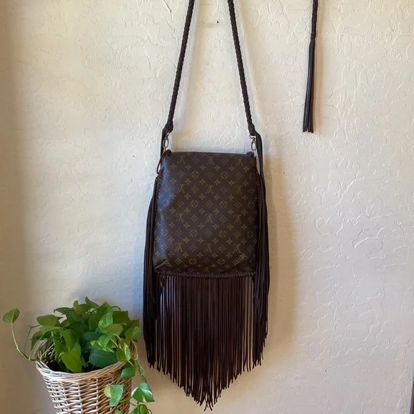 🎉 HOST PICK‼️ GORGEOUS AUTHENTIC LOUIS VUITTON REVAMPED CROSSBODY BAG‼️ - Picture 7 of 16